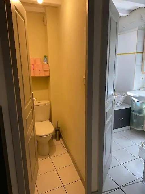Appart 75 M2 Intramuros Sur Cour Avignon Lägenhet